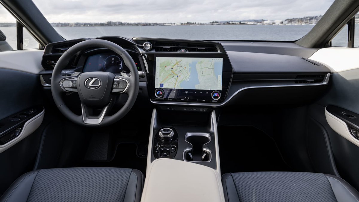 待望のLEXUS 初のEV専用プラットフォーム
LEXUS RZ リリース！
ヨークステアにステアバイワイヤ！
売れない訳が無いよね
これでLEXUSも世界的にプレゼンス上がるね！

え？冬の航続距離240km位だって？
そんなのLEXUS購入層が気にするわけ無いじゃん
ブランドとはそういうものだよね 