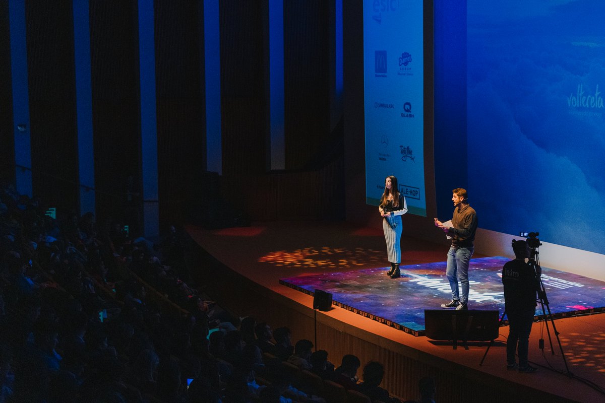 QLASH España 🐉 tweet media