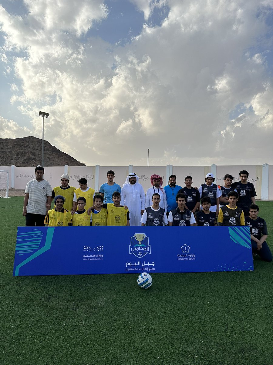 alrain_1's tweet photo. تدشين دوري المدارس بمحافظة الرين عصر هذا اليوم الاثنين الموافق ١٤٤٤/٨/٢١هـ بحضور مدير مكتب #تعليم_الرين وممثلي الفرق المشاركة واللجان التنظيمية والادارية. https://t.co/6pHpttQCKe