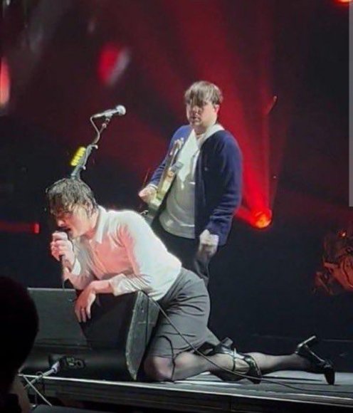 srrnderthenight's tweet photo. I just came back on to say this has ruined my life and I will never think about anything that isn't this picture are you joking https://t.co/3SnuQkEBby
