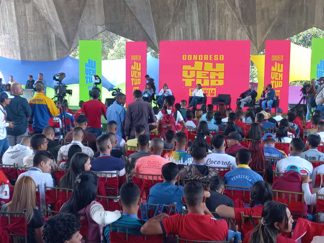 #13Marzo 📸 || Desde el Parque Alí Primera, nos encontramos acompañando a la @JuventudMRTVzla, en la plenaria oficial del 1er Congreso Nacional Juventud 2023. 
¡Hacia la Gran Misión Juventud Venezuela! 🇻🇪
#ChávezDelMundo