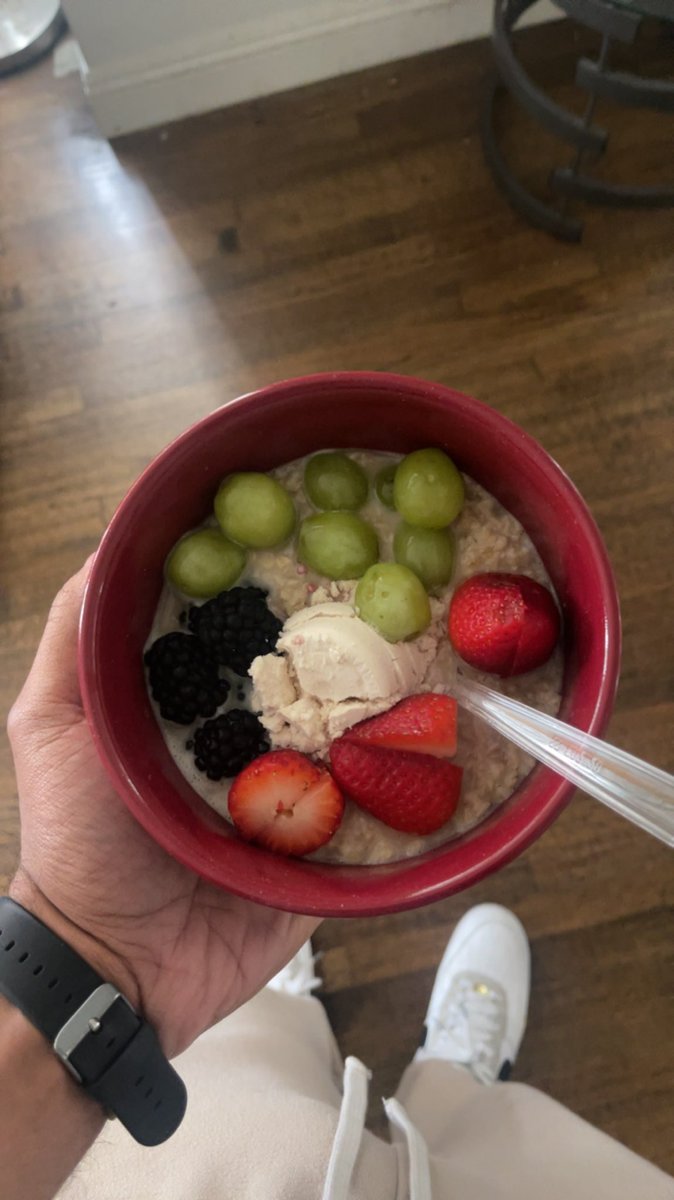 prettyboyoso's tweet photo. Post workout meal #prettyboyoso #gym #postworkoutmeal https://t.co/pXJaG76y5B