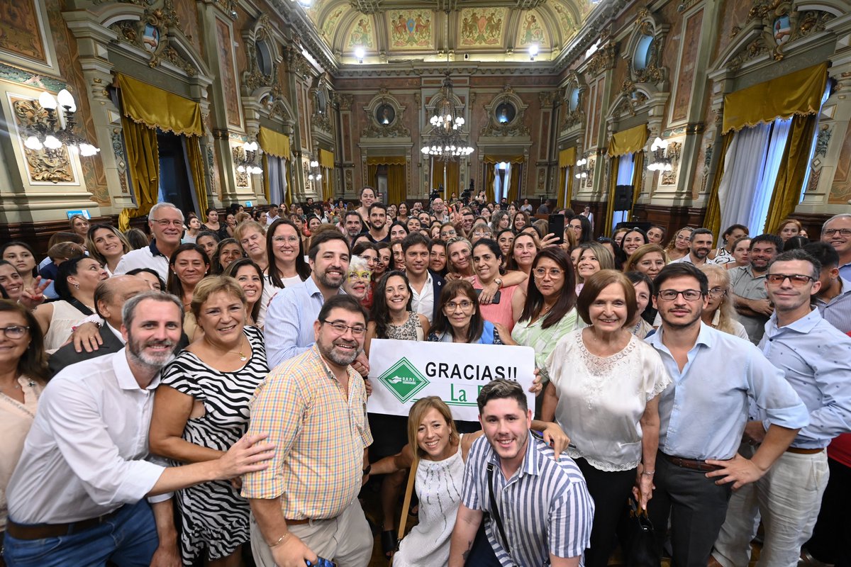 Kicillofok's tweet photo. Esta ley promulgada en 2016 nunca entró en vigencia por falta de decisión política de la gestión anterior. Nosotros nos comprometimos a reglamentarla y pudimos concretarlo a partir de un esfuerzo colectivo con las y los representantes del sector. https://t.co/mfiNbchhmA