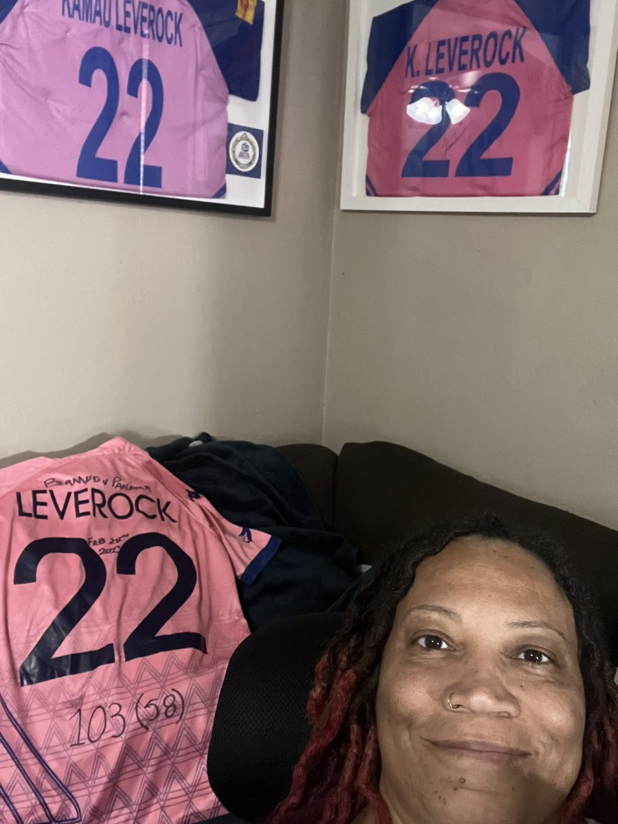 PuddasMaDee's tweet photo. Add another one to the wall @KLeverock_22! This one is the record breaker 🏏🇧🇲🔥🔥🔥💖💙 #seeball #beatball #centurymaker💯 #wickettaker https://t.co/4LsY9vC1nR