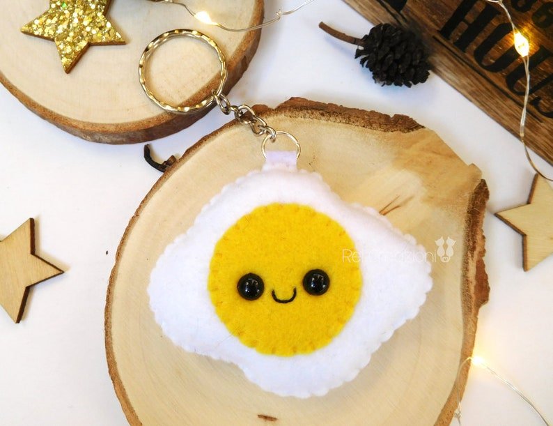 Dinner time 😂🥚
Fried egg keychain 💛
etsy.com/it/listing/143…

#womaninbizhour 
#yourbizhour 
#SmartNetworking