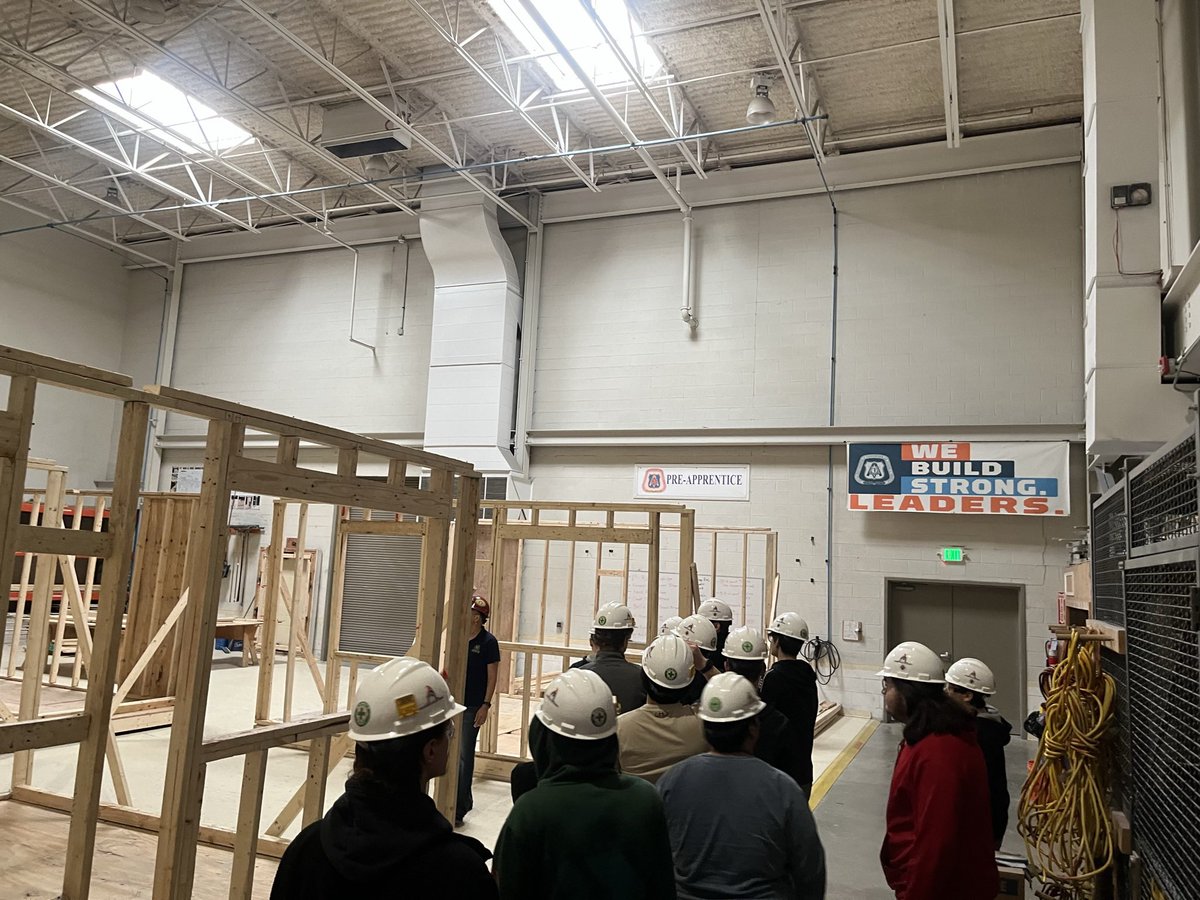 StaggMathConstr's tweet photo. Last week our students were able to learn about becoming a Carpenter at the apprenticeship school in Elk Grove.  The students learned about how to apply and what the educational process looks like.  They received a tour of an amazing facility.  @StaggHighSchool @StaggSTEM https://t.co/hEtMpNBTQZ