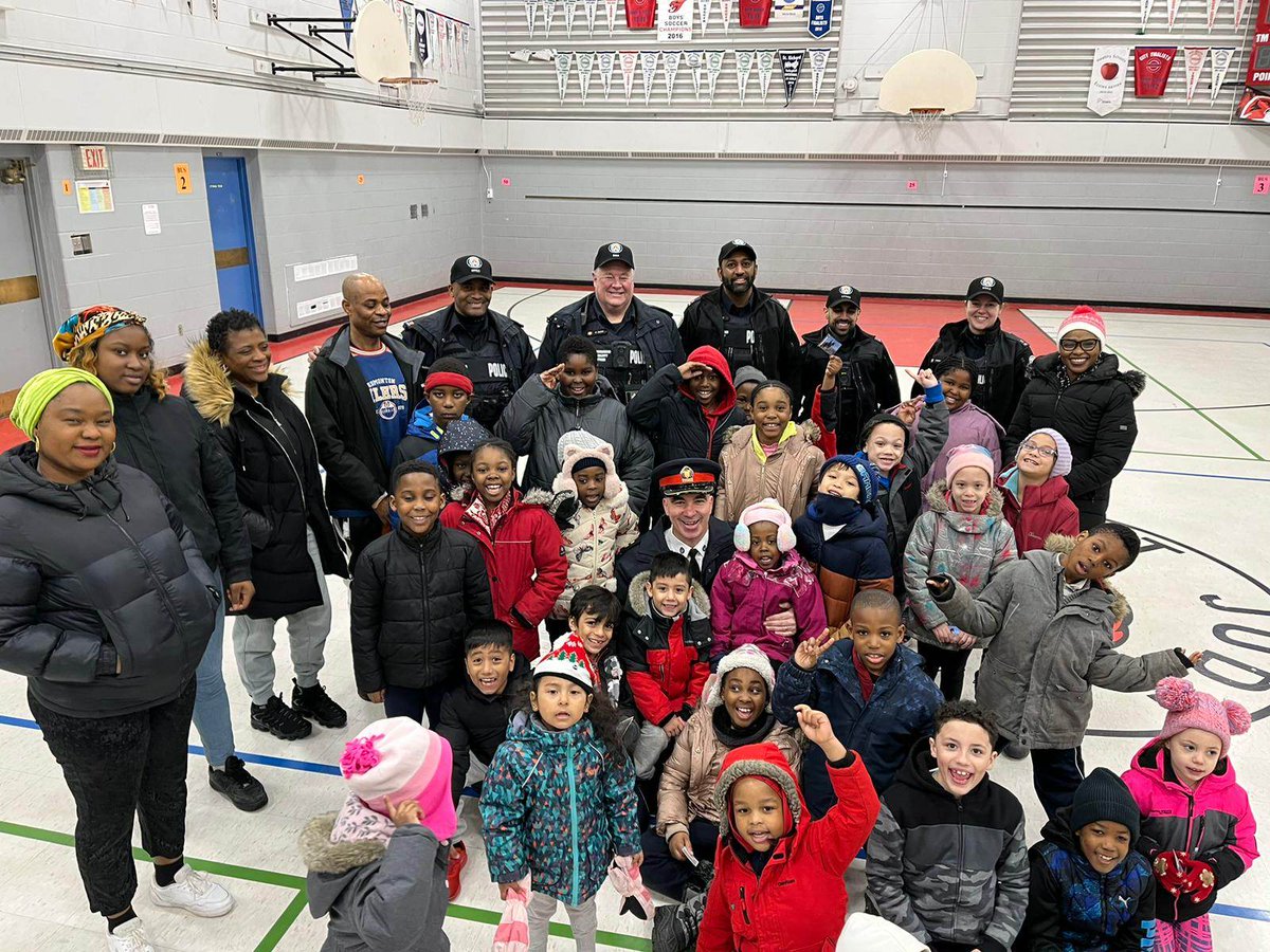 TPS31Div's tweet image. Members of various @TorontoPolice Units attended @YNOTservices  for the first day of their Spring Break Camp - introducing the kids to the @TPSK9, @TPSMounted, and some of the @tps31nco_unite  officers. #communityengagement #spingbreak