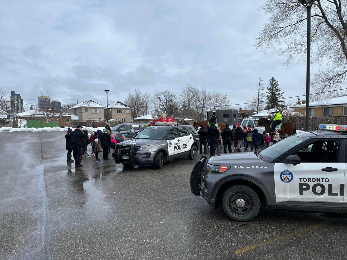 TPS31Div's tweet image. Members of various @TorontoPolice Units attended @YNOTservices  for the first day of their Spring Break Camp - introducing the kids to the @TPSK9, @TPSMounted, and some of the @tps31nco_unite  officers. #communityengagement #spingbreak
