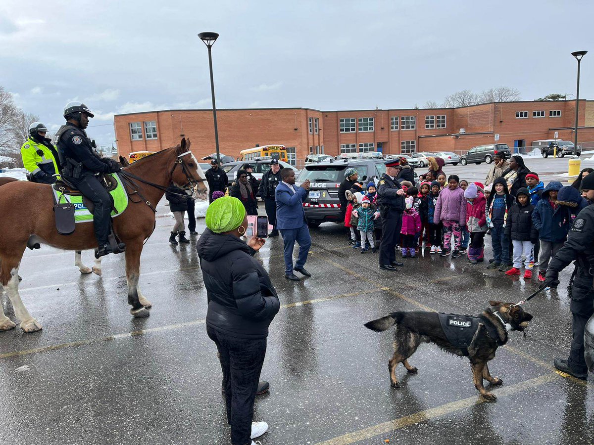 TPS31Div's tweet image. Members of various @TorontoPolice Units attended @YNOTservices  for the first day of their Spring Break Camp - introducing the kids to the @TPSK9, @TPSMounted, and some of the @tps31nco_unite  officers. #communityengagement #spingbreak