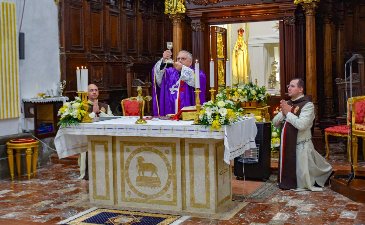 padrehamilton's tweet photo. A missão mariana da imagem peregrina de Nossa Senhora de Fátima dos #Arautos do Evangelho aconteceu no município nebróide de #Capizzi, na #Sicília, nos dias 7 e 8 de março de 2023, após a parada causada pela pandemia. https://t.co/dLrGZnWZaT