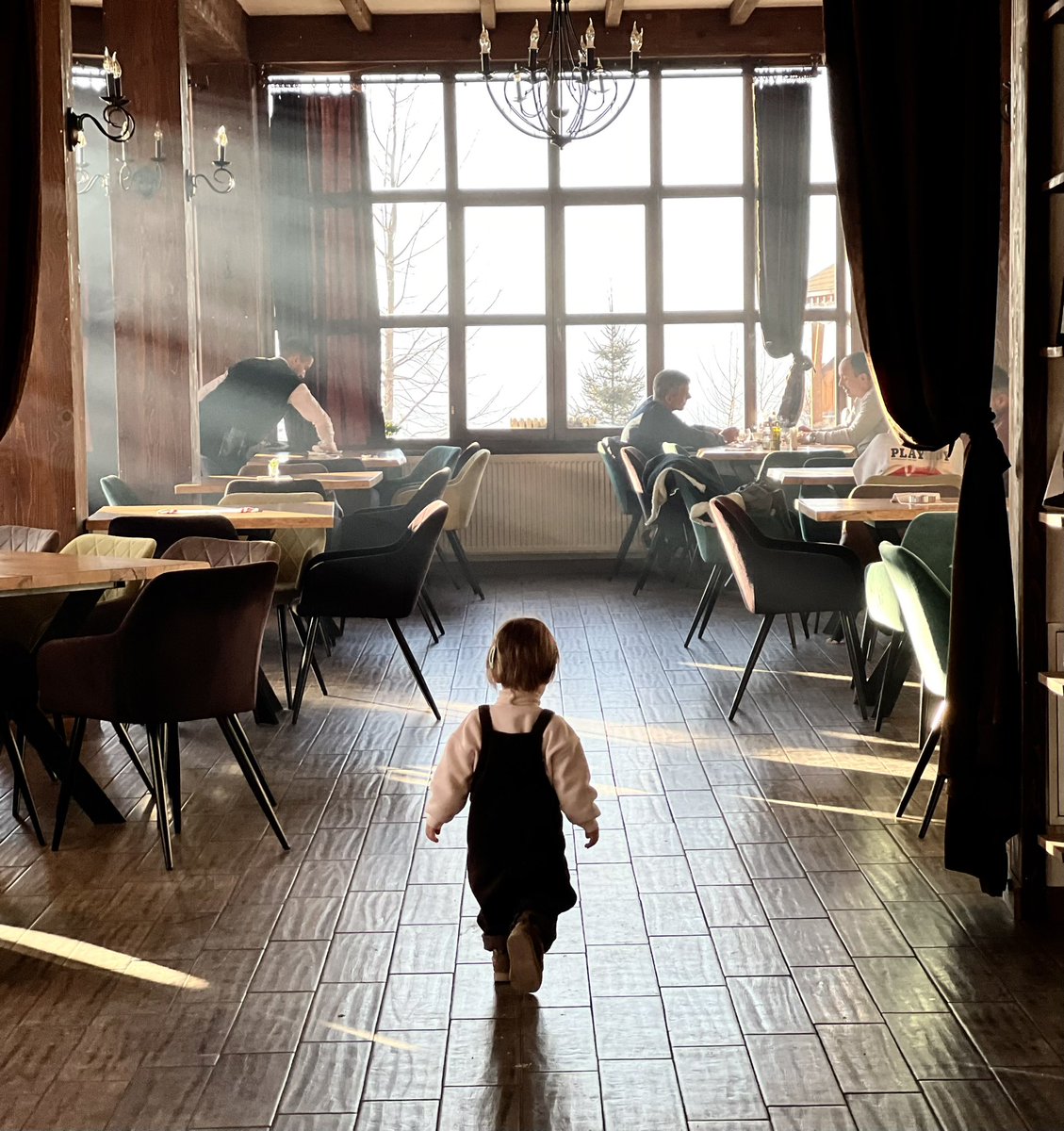 BlerBytyci's tweet photo. More than 95% of restaurants in #Kosovo are in this condition due to #Smokers. #prishtina #prizren #kosova https://t.co/E1KsF6w0PF