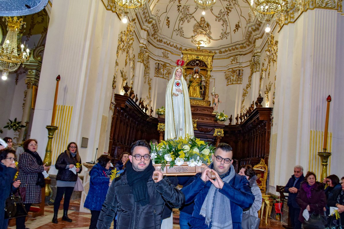 padrehamilton's tweet photo. A missão mariana da imagem peregrina de Nossa Senhora de Fátima dos #Arautos do Evangelho aconteceu no município nebróide de #Capizzi, na #Sicília, nos dias 7 e 8 de março de 2023, após a parada causada pela pandemia. https://t.co/dLrGZnWZaT