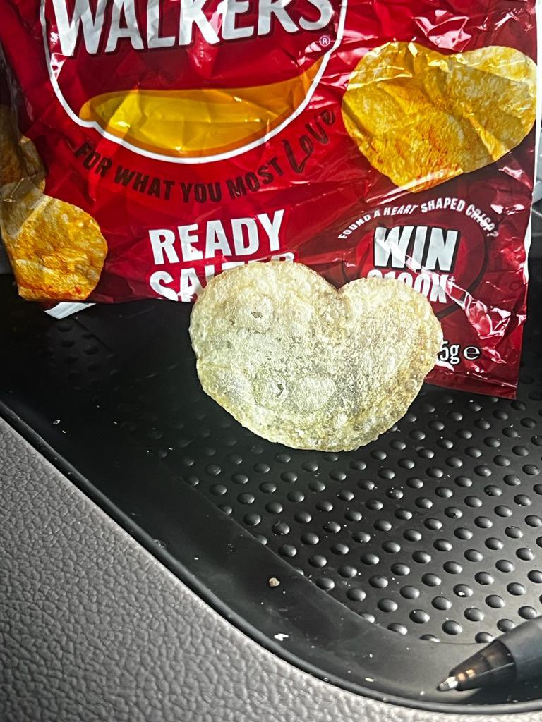 ajdeaconxo's tweet photo. #lovefromwalkers @walkers_crisps https://t.co/rqdmFaIpti