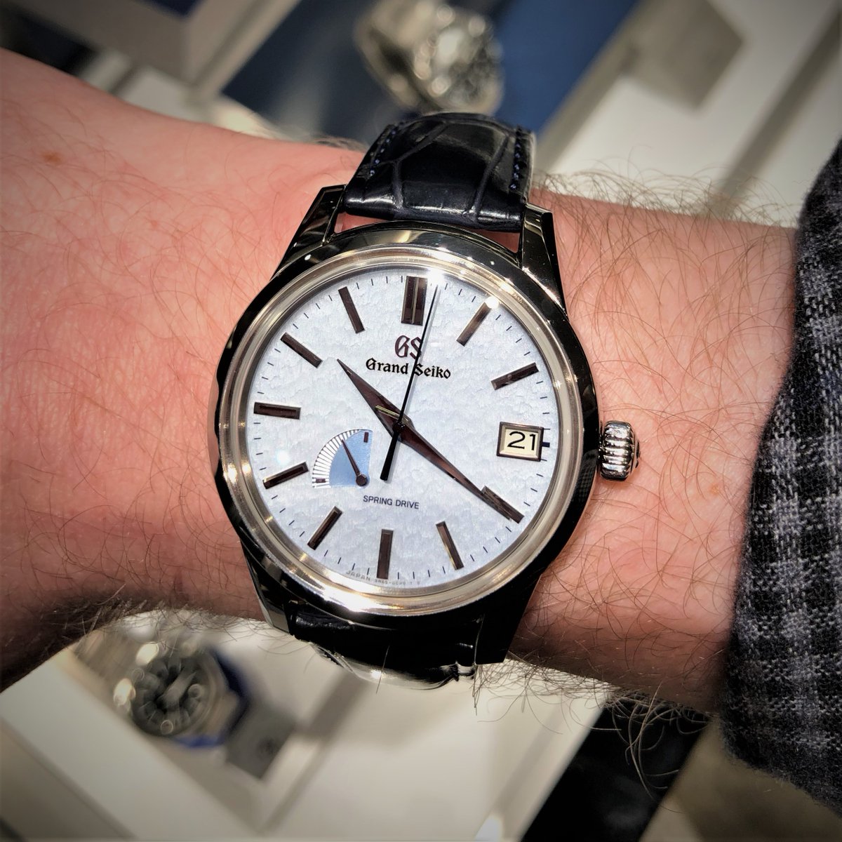 thewatchcc's tweet photo. Just thinking back to last week's Seiko event. This one was beautiful... these are even more amazing in the metal. It's called the Skyflake.
#seiko #grandseiko #skyflake https://t.co/FJmq71NvdM