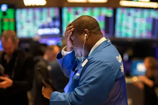 TIV_Podcast's tweet photo. 🚨 Three banks have failed in five days, the Fed is taking emergency measures, and respected financial institutions like Charles Schwab are watching their stocks crater — What's going on?

🧵 A thread to share with friends and family, explaining it all https://t.co/C77eB0icOW