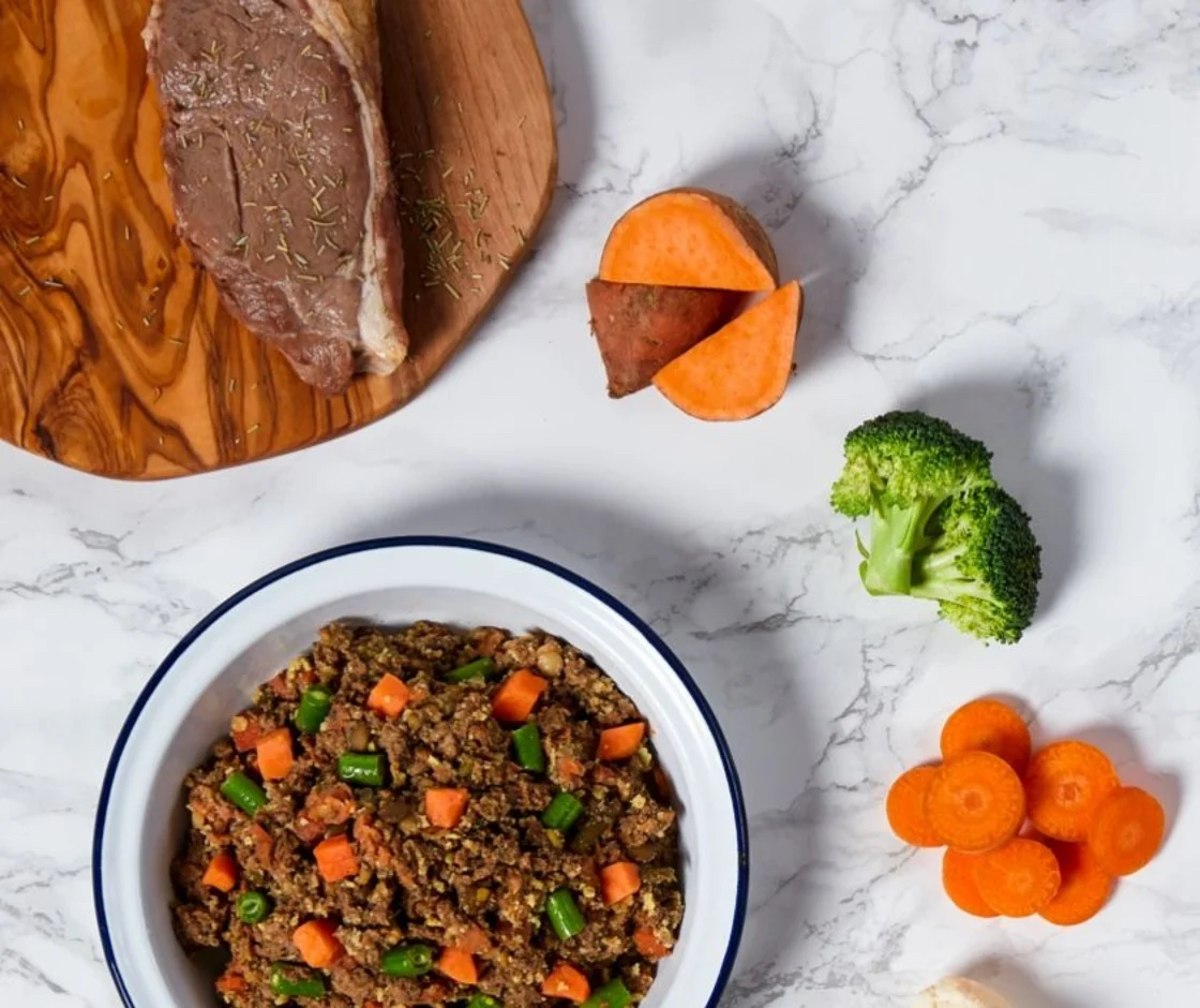 GoodVetPetGuide's tweet photo. .@ButternutBox Wham Bam Lamb is made with 60% #humangrade meat fresh vegetables: Sweet Potato, Green Lentils, Peas, Cauliflower & healthy extras such as Rosemary, flaxseed powder & Thyme
No added nasties!
https://t.co/u0gQjTDHtI
#thepetsbiz https://t.co/Np1RbBOzFa