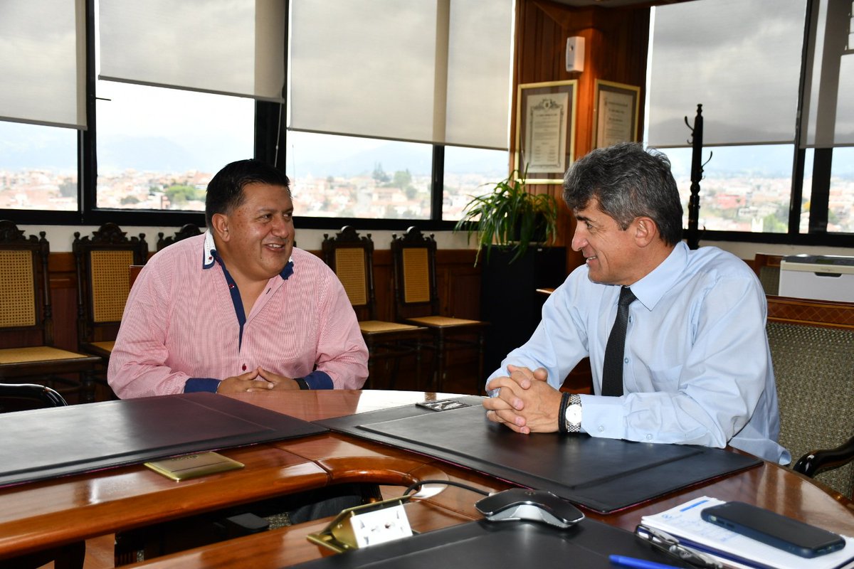 centrosurec's tweet photo. ⚡El bienestar de la ciudadanía es nuestra razón de ser. El Pdte. ejecutivo @titotorress se reunió hoy con el alcalde electo de Oña, Eddy Erráez, para tratar temas relacionados al servicio eléctrico en el cantón.👌🏼 https://t.co/FRm0Y4uDz7