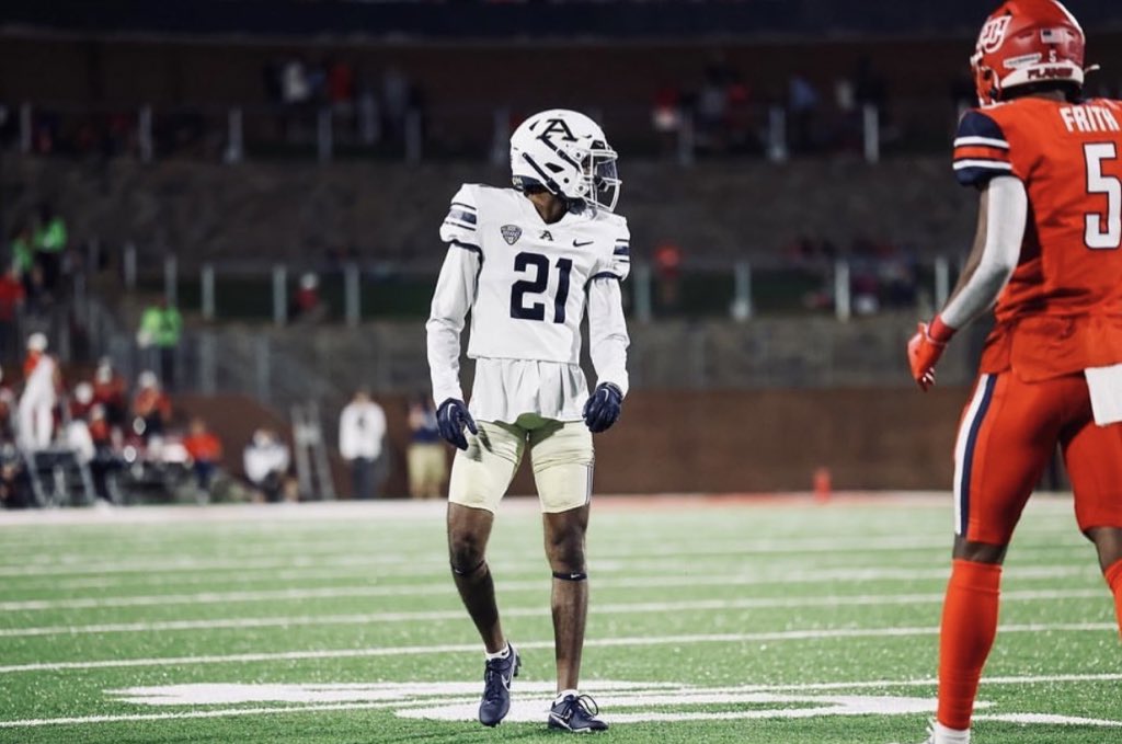 kkneal6's tweet photo. #AGTG ✞ 🙏🏾

Thank you to my teammates, coaches, trainers, and family for helping me earn an offer from the University of Akron!

@Coach_TBell @philipcj65 @I_Am_OD3 https://t.co/WJ42Cq482T