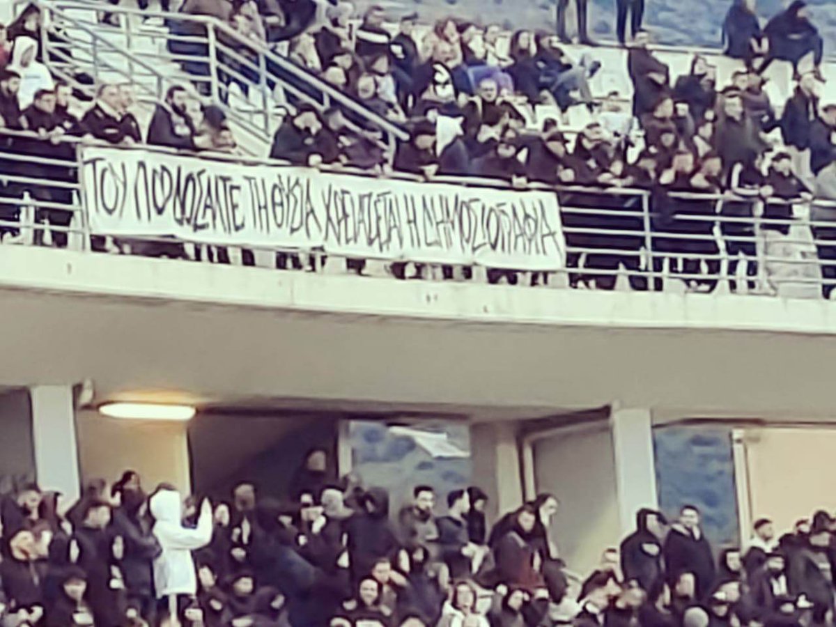 eglima_pok's tweet photo. Σε εναν κοσμο γεματο @ArisPortosalte
,είμαστε με τους @GaryLineker
(Χθες στο Βόλο)
#standwithGary
#Πορτοσάλτε #μμε_ξεφτιλες #σκαι_ξεφτιλες #ΠΑΟΚ #VOLPAOK https://t.co/9EEYLxFmKN