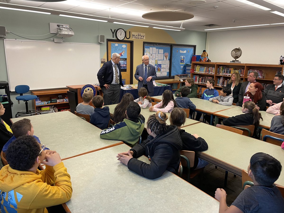 RepPaulTonko's tweet photo. Proud to meet with the students of Pinewood Intermediate School at @MohonCSD and to present the school’s library with new surplus books straight from the Library of Congress!

Want to request books for your school or nonprofit? Fill out my request form at https://t.co/lqEtVnbaLZ! https://t.co/JTInCgLc59