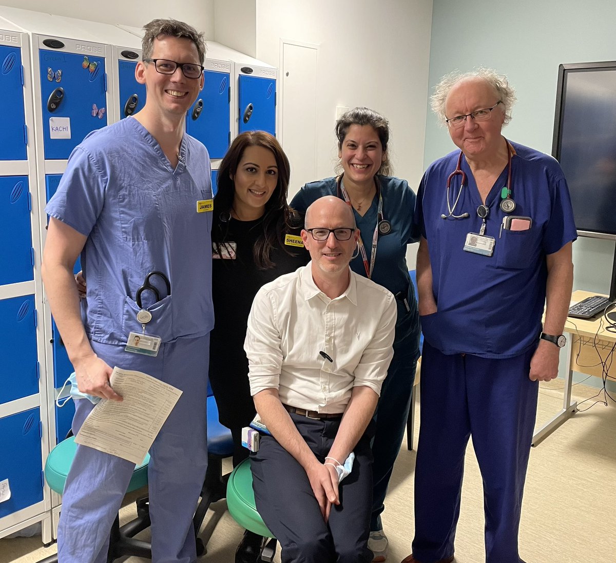 ⚡️Team Strike AMU⚡️

Keeping the @uclh Acute Medical Unit up and running with great cheer whilst supporting our trainees doctors on strike for #PayRestorationNow 💪🏼

@TheBMA @SteveBarclay #JuniorDoctorsStrike #FairPay #PayRestoration