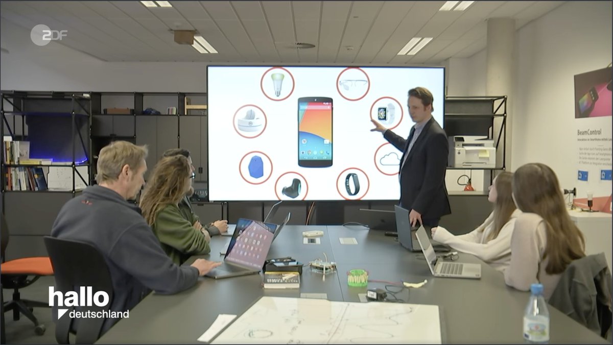 50 Jahre Mobiltelefon: Wir freuen uns, dass wir die Recherchen des @zdf unterstützen durften. Zu sehen gibt es das Ergebnis nun in der Mediathek im Beitrag »Retro: 50 Jahre Handy« #mobile #immerdabei #cuttingthecord moxd.io/2023/03/13/50-…