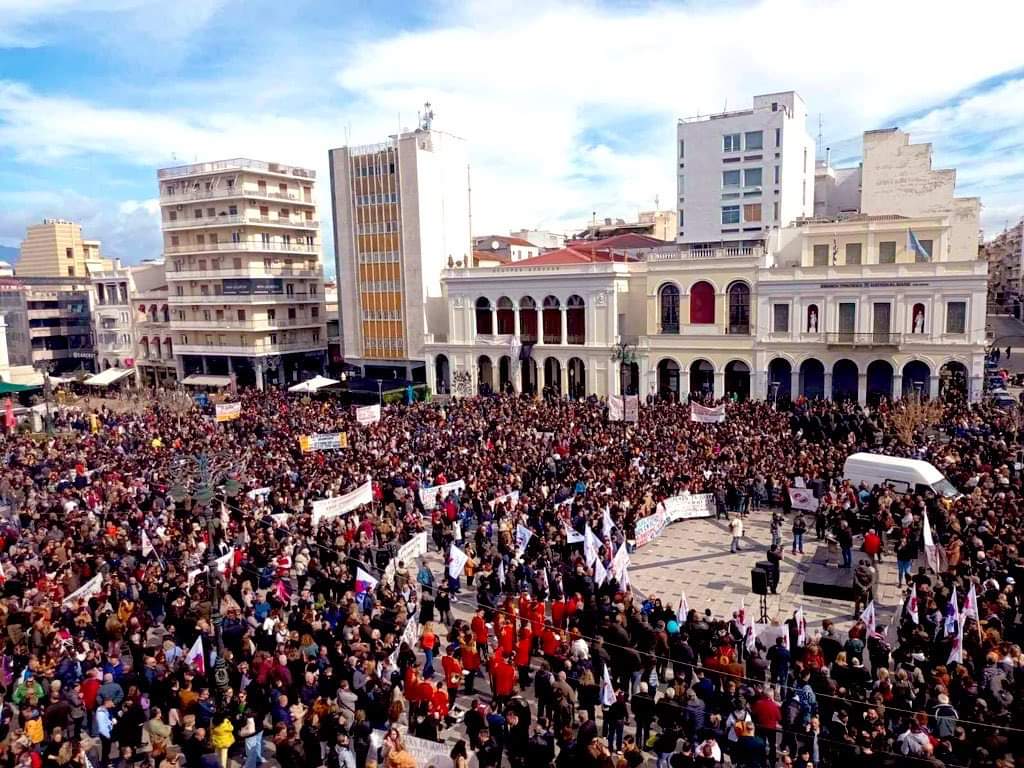ridarhiva's tweet photo. UZAVRELE ULICE: U Grčkoj protesti zbog željezničke nesreće koja je ubila 57 osoba. U Francuskoj štrajkovi i protesti.
#kapitalizam #grcka #francuska #bih #Sarajevo 

Više na:
https://t.co/Ra3TEKSfpv https://t.co/Un77rtVwsy