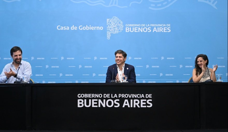 LaLetraChicaOk's tweet image. Kicillof: “Recibimos un sistema de salud desfinanciado y golpeado”
📌bit.ly/3l7RW3O

#Tajante