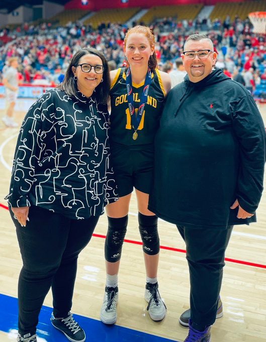 HUGE shoutout to these two! Thank you for coming to state and supporting me. Love you both ❤️ @wheatstateelite