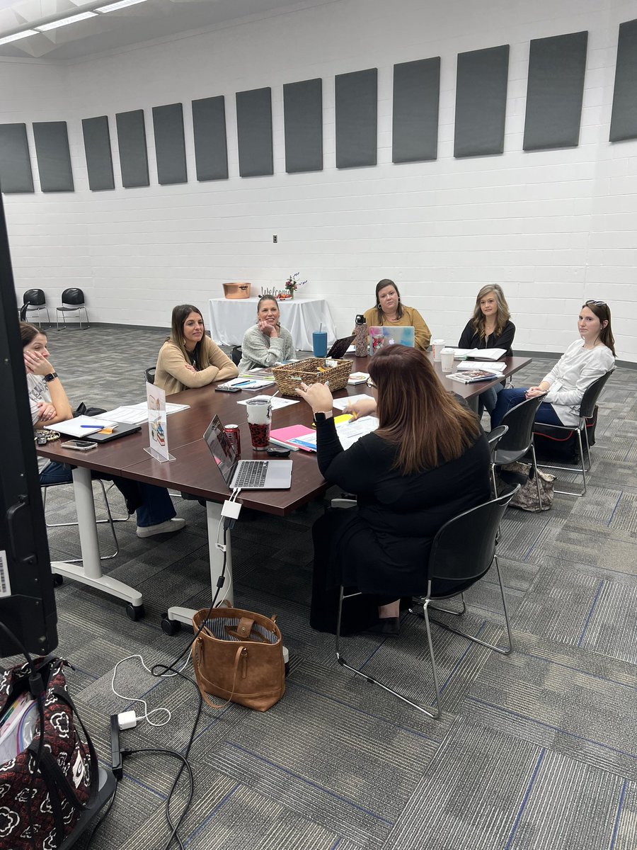 HughescChristie's tweet photo. #ECSPLC Amplify lands in Enterprise to continue their support of teachers through modeling lessons in classrooms 💙 https://t.co/TpAdrmZABD