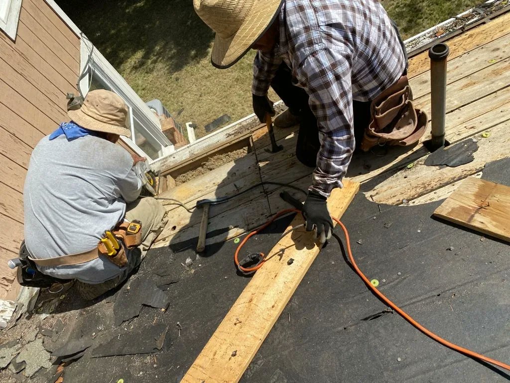GoRoofTuneUp's tweet photo. A job well done by our roofers in Colorado!
#thankyou #roofers #roofingcompany #roof #grtu #colorado #roofwork #roofworld #construction #mondaymotivation #workhard https://t.co/WdLFIywrqU