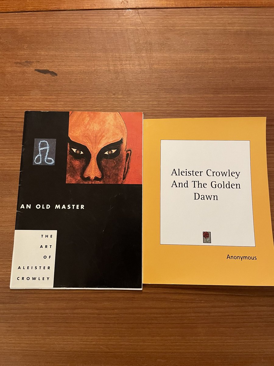 udda_boktips's tweet photo. Har fyllt på lite i Crowley-hyllan. #uddaboktips https://t.co/yFhgQ266cq