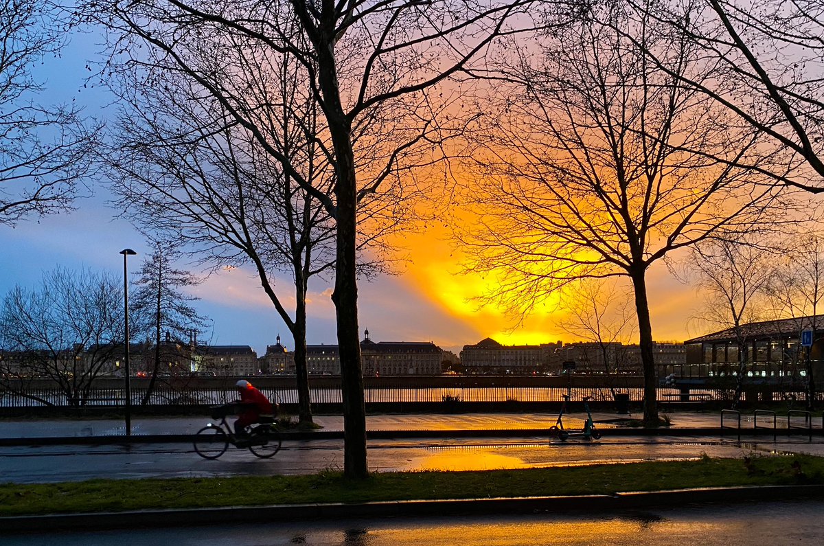 Après la pluie…
#Bordeaux 

#photograghy #photooftheday #photo #Mondayvibes #sky