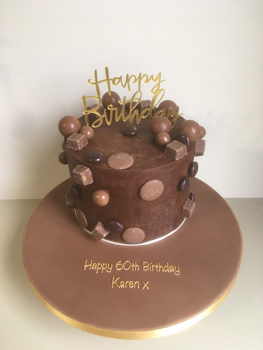 porshamcakesuk's tweet photo. Chocolate cake, chocolates and more chocolates.
#awardwinningchocolatecake #fooddrinkdevon #tasteofthewest #chocolatecake #malteasers #minstrels #munchies #chocolatetruffles #chocolatebuttons #porshamcakes #plymouth #tavistock #devon #cakesupplier https://t.co/PpvLIo54Jn