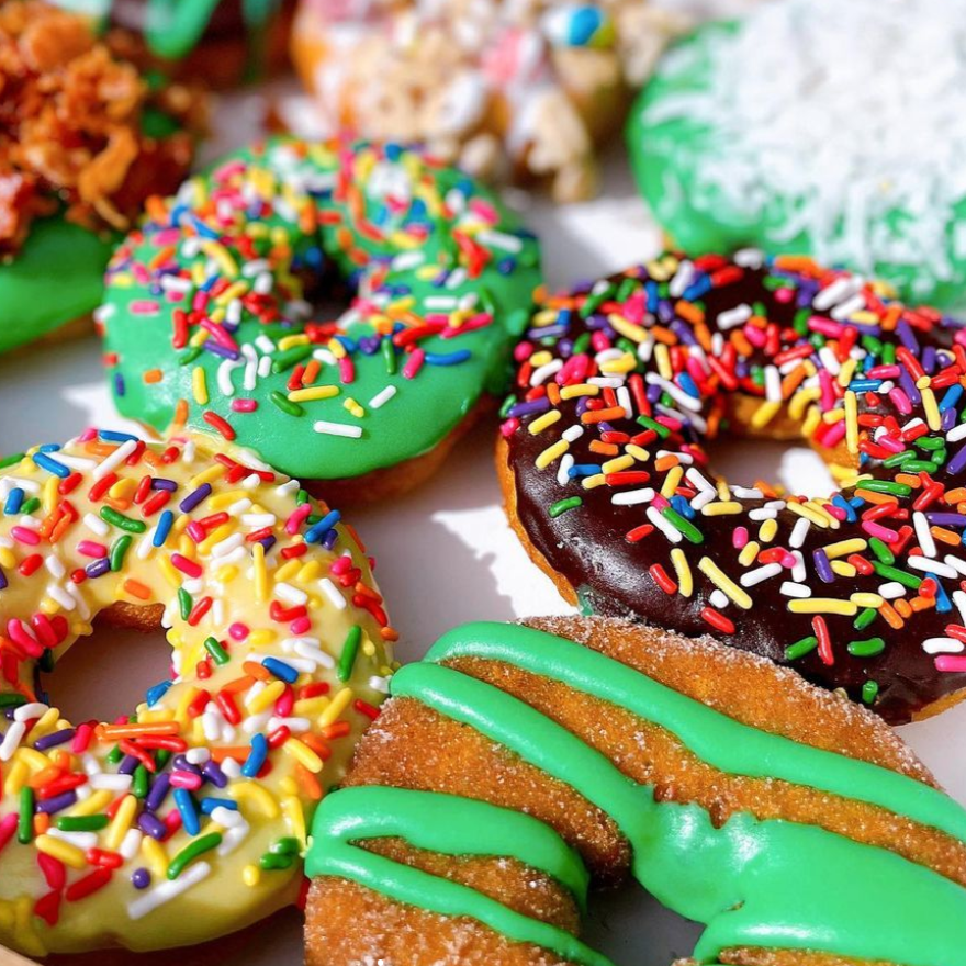 DuckDonuts's tweet photo. Shamrock sweets for your celebrations! ☘️ Get the Lucky Duck Assortment for your parades and parties this week.
.
📷@centralpafoodie
.
#luck #lucky #stpatricksday #stpattysday #myduckdonuts #nomnom #foodies #eeeeeats #donuts #duckdonuts #madetoorder #donut #favorites #yum https://t.co/UVYKDhyhxE