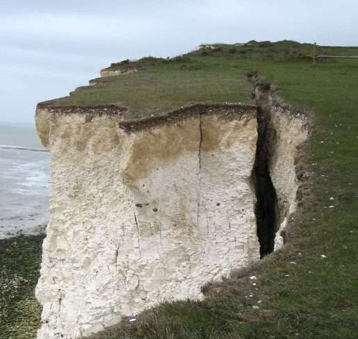 SussexIncidents's tweet photo. Massive Cracks on Seven Sisters Cliffs - People Urged to Stay Clear

Read more on https://t.co/VQopG8IdQy ➡️

FYI @SussexTW @_travelnick @seahavenfm @RegencyRadio 
@Birlinggapcrt @NewhavenRNLI @NCINewhaven @NCGIncident

https://t.co/HqO16aD5Fg https://t.co/Gd4nX54MLy