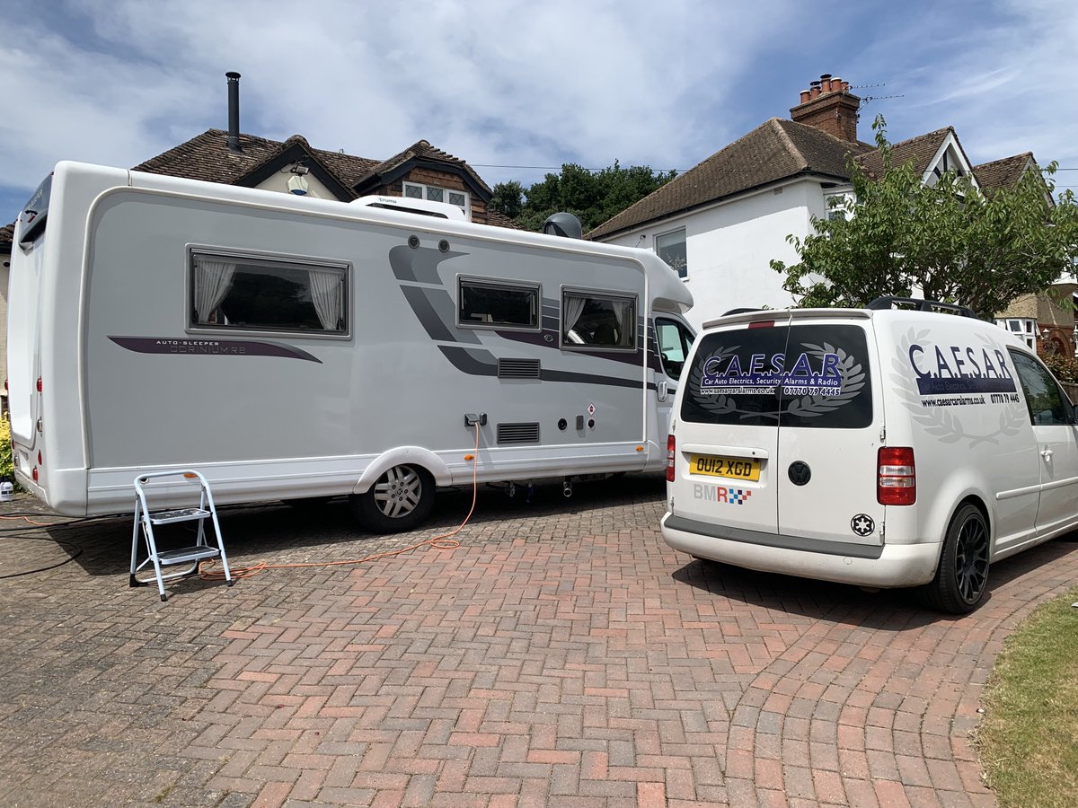 CAESAR_AutoElec's tweet photo. Tracking system fitted to this motorhome 
#smartrack #globaltelemetrics #thatcham #cat5tracker #caesarcaralarms #caesarautoelectrical https://t.co/evoPvboOOV