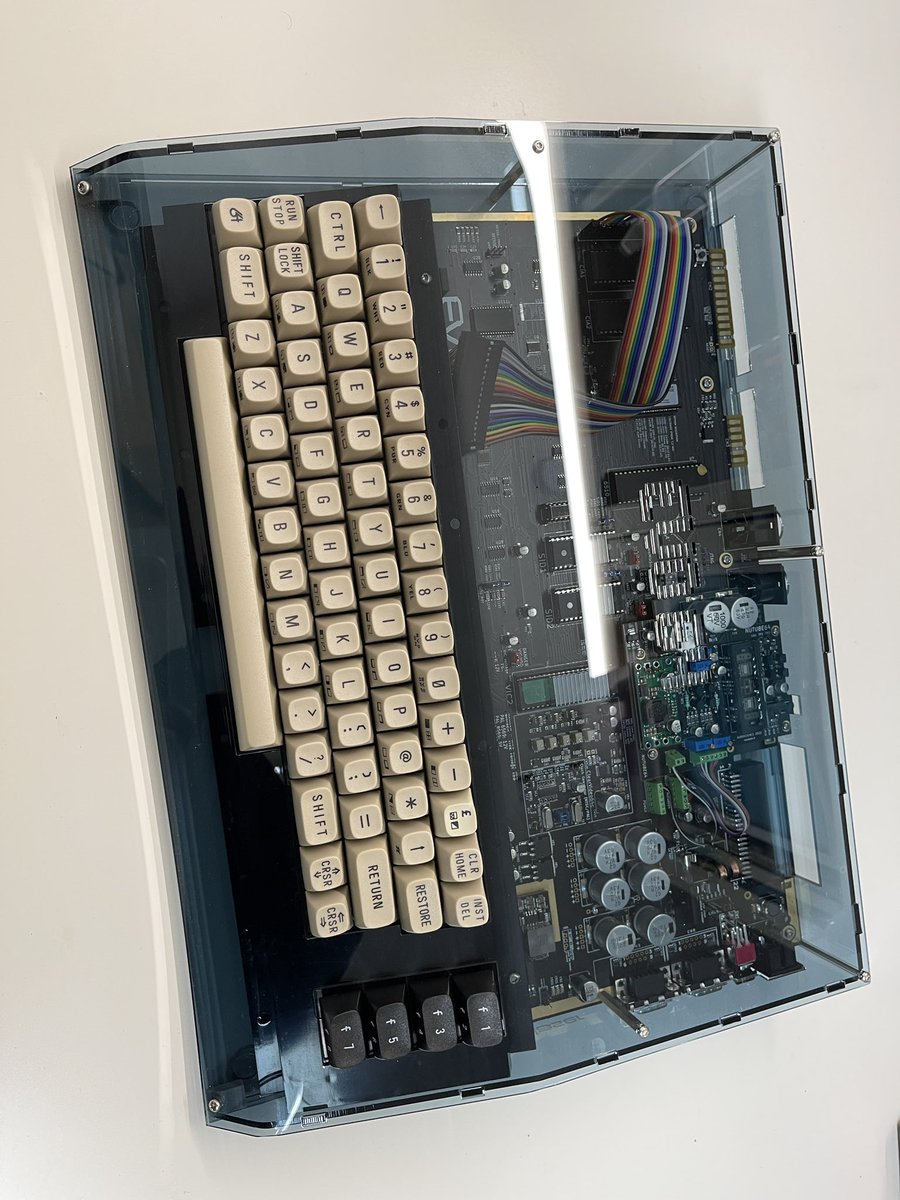 RBadgeman's tweet photo. EVO64 porn alert! EVO64 plus NuTube64 - gray and black keycaps from https://t.co/bmFIQAkJ5N - Plexilaser case - 2 x 6582a SID chip. 🥰
#meanmachine #audiophile64 #nutube64 #evo35 https://t.co/EuyuK2uxIo