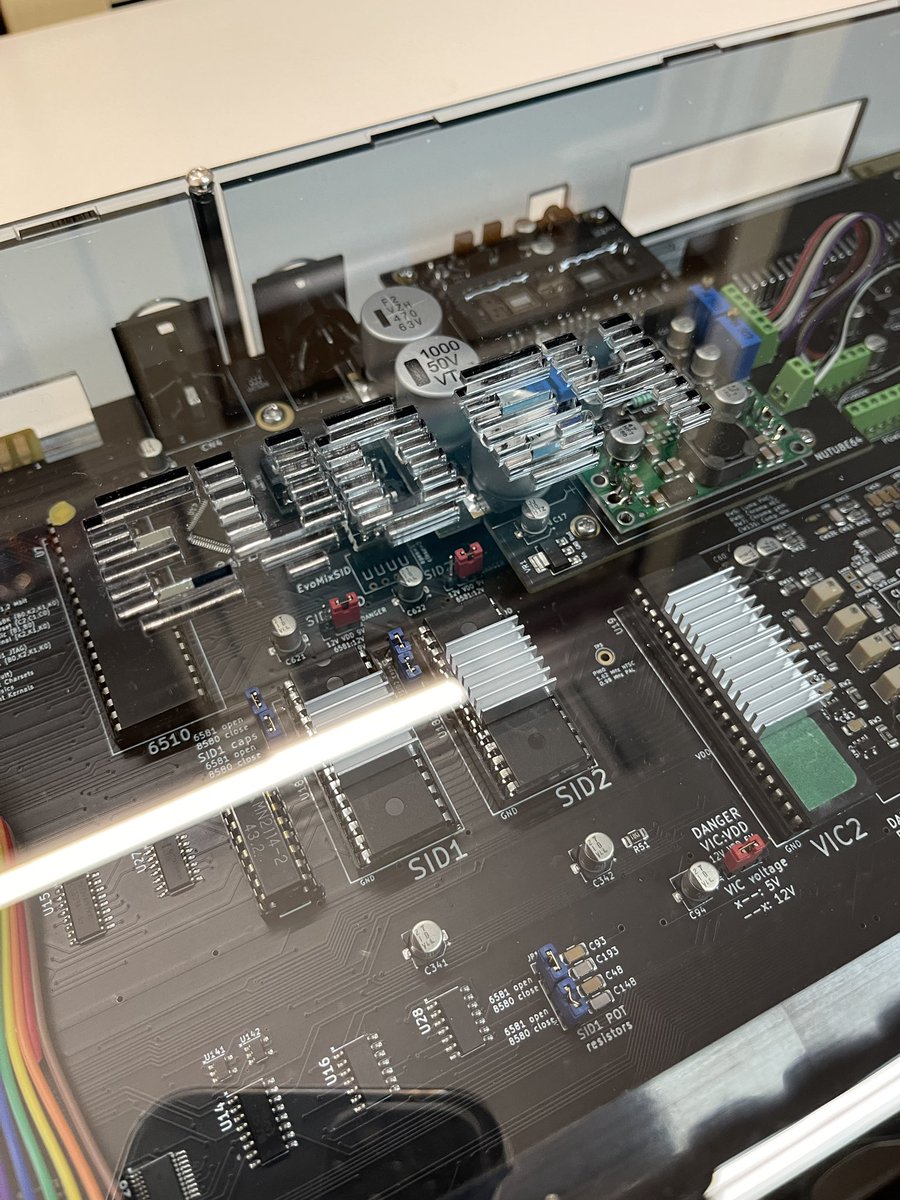 RBadgeman's tweet photo. EVO64 porn alert! EVO64 plus NuTube64 - gray and black keycaps from https://t.co/bmFIQAkJ5N - Plexilaser case - 2 x 6582a SID chip. 🥰
#meanmachine #audiophile64 #nutube64 #evo35 https://t.co/EuyuK2uxIo
