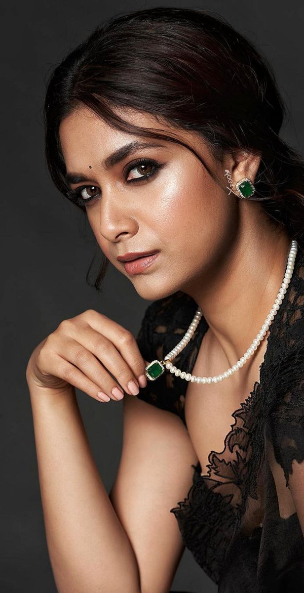 FrHo0ytaEAAsz2Y?format=jpg&name=medium