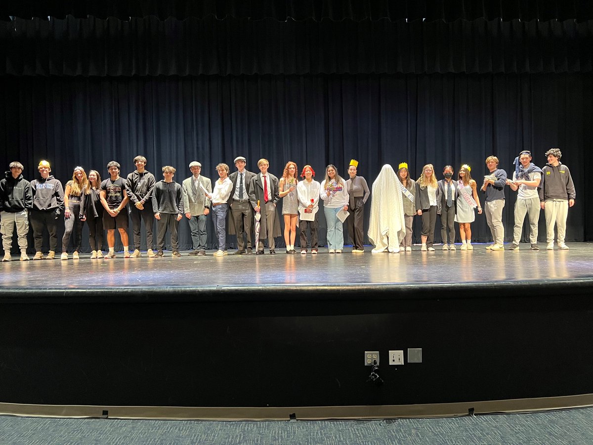AngTaggart's tweet image. Check out these fabulous Shakespeare scholars @OaktonHS performing scenes from &quot;Hamlet.&quot; I&apos;m really proud of the hard work these students did when analyzing the play and planning their scenes. They made it come alive again with their modern adaptations.