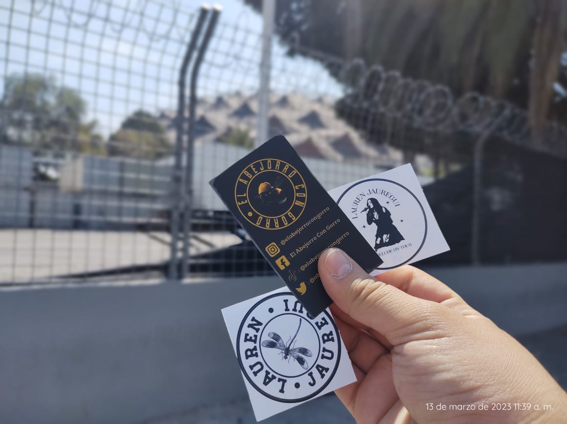 abegorro3497's tweet photo. Estamos presentes en An evening With Lauren Jauregui, obsequiamos unos stickers hace unos minutos
Estamos a sus órdenes si gustan realizar algún pedido de la prenda que gusten con Lauren ☺️ 
#LaurenJaureguiMexico https://t.co/h8acs3Cw0j