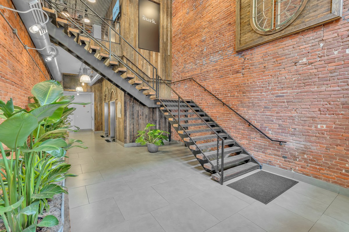 themarkoffices's tweet photo. Swipe right for the top three images that live rent free in our minds 😍.
📍 #TheMarkManhattanLaundry ⌛
📍#TheMarkWonderBreadFactory 🧳
📍#TheMarkChinatown ⚡
Which one is your favorite?
#MakeYourMark #TheMarkDC #AtTheMark https://t.co/LqRq5Zc0UO