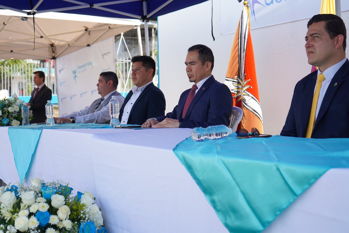 En Santo Domingo de los #Tsáchilas, el Defensor Público General, <a href="/AngelTorresDPG/">Ángel Torres Machuca</a>, inaugura la cuarta fase del proyecto #RutaDeLosDerechos, con unidades móviles que ofrecen asesoría jurídica en todas las materias e instancias. Al evento asisten autoridades de la provincia.