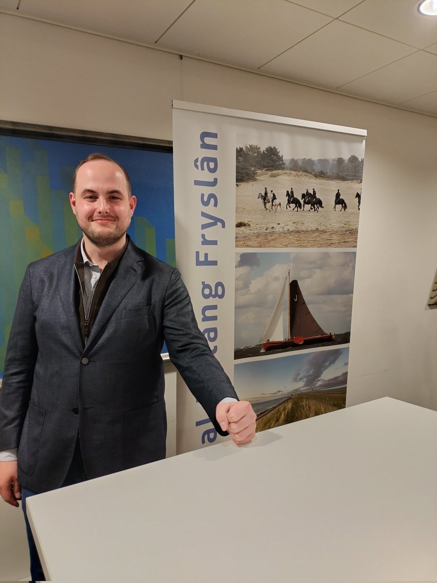 Ruud is klaar voor het jongerendebat in het Provinciehûs Fryslân.