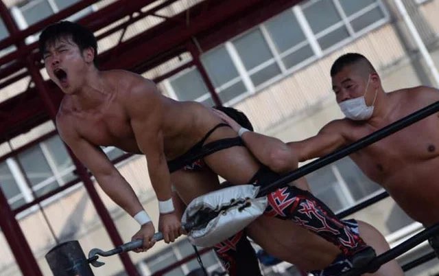 gaysmtra's tweet photo. japanese wrestling is so interesting https://t.co/rQDekdlw1j