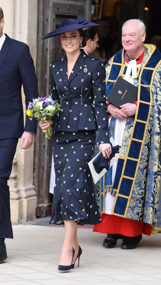 #commonwealthday2023 #PrincesadeGales
Luce los aretes de zafiros y diamantes de Lady Diana y el broche de plumas Príncipe de Gales
