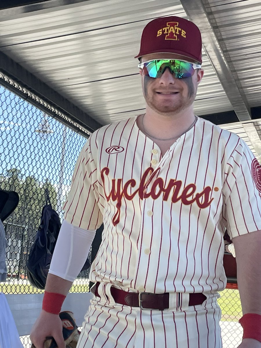ISUclubbaseball's tweet photo. No wonder you make errors when you look like this, still 0-0 going into bottom 2 https://t.co/1JGsQmHUFU