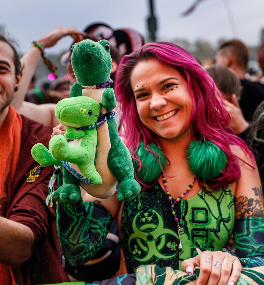 all dinosaur pals welcomed at <a href="/lost_lands/">Lost Lands Festival</a> 🥰🦖🦕✨