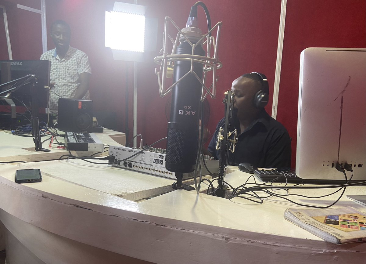 NaomiWhitbourn's tweet photo. Had fun chatting to Ken from @iconradioke today about how @Challenge_Works are working with #entrepreneurs to tackle marine plastic waste in the #AfriPlasticsChallenge and #MombasaPlasticsPrize ♻️ https://t.co/7ypzOKm2WD